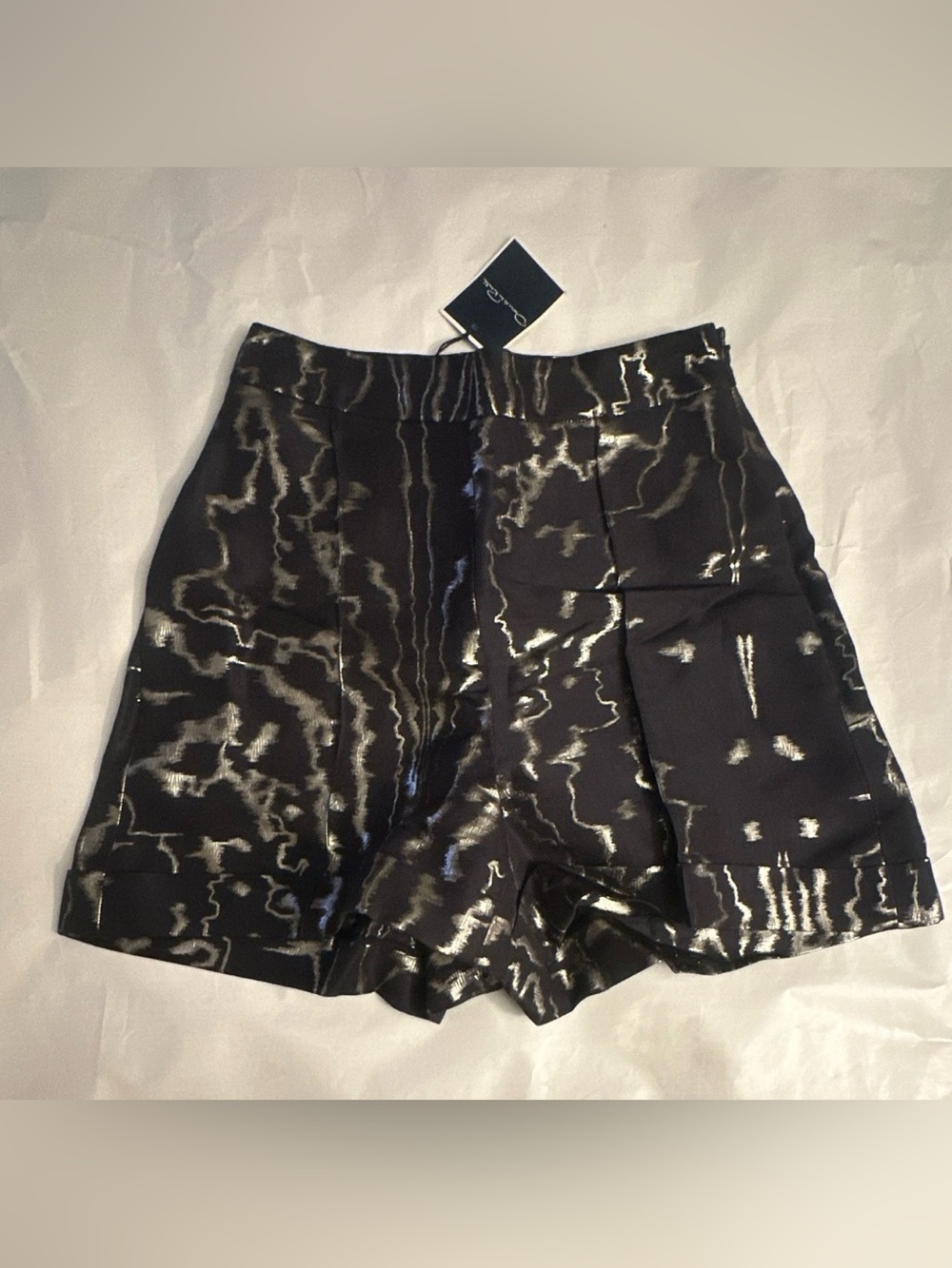 Oscar de la Renta Resort 2015 Midnight Shorts with Gold Metallic Accent